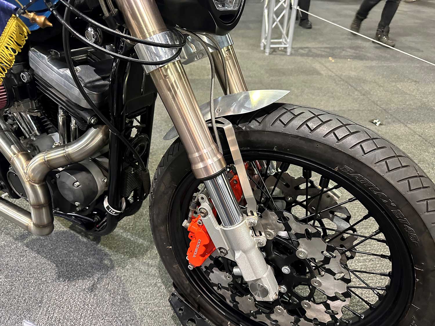 Fender？ Aluminium Front fender for ZX-12R Fork conversion – Raw